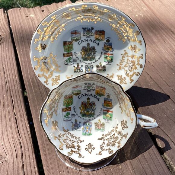 Paragon Teacup Saucer Set Canada Coats of Arms Gold Trim Vintage Fine China - Picture 2 of 6